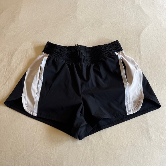 Layer 8 shorts. Size Large. - Picture 1 of 3